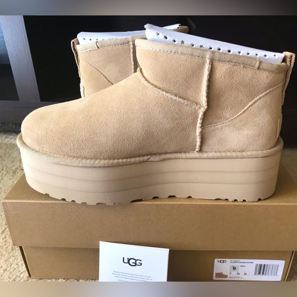 Authentic New Ugg Ultra Mini Platform Boots Women’s Size 9, Pretty Mustard Seed!